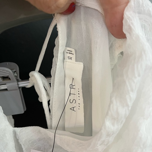 ๐ค ASTR The Label White Textured Puff Sleeve Top โ Size XS ๐ค NWT | - Picture 9 of 10